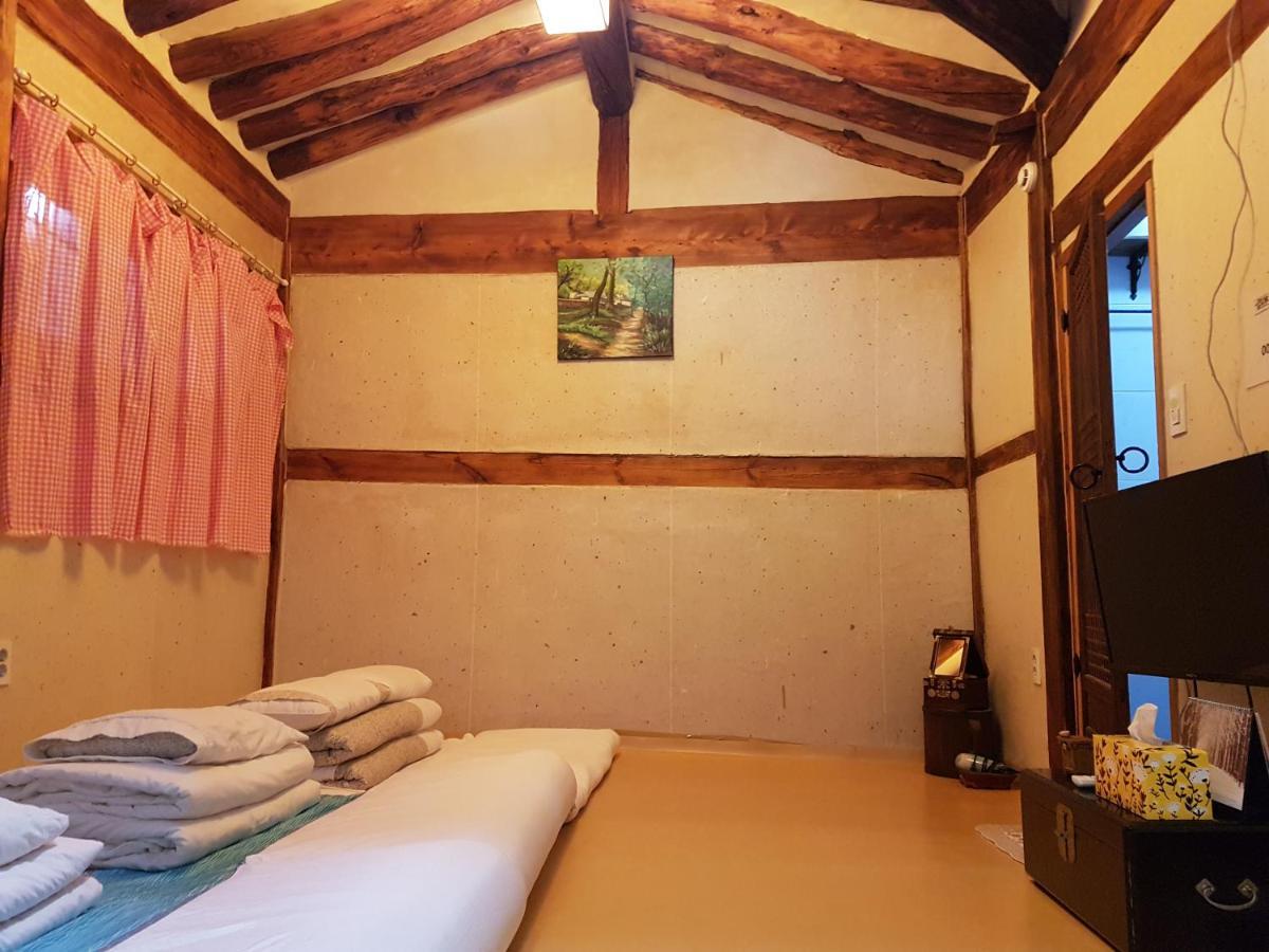 Gongsimga Hanok Guesthouse Сеул Экстерьер фото